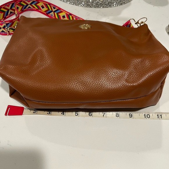 Cute Crossbody! - Picture 10 of 12